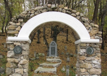 В Старом Крыму власти ликвидируют мусульманское кладбище с захоронением