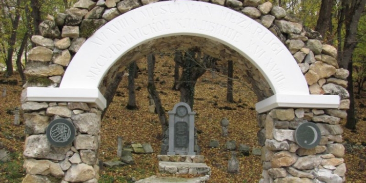 В Старом Крыму власти ликвидируют мусульманское кладбище с захоронением