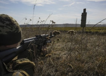 После взятия в плен двух военных РФ в Тольятти прошла антивоенная акция протеста