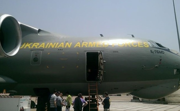 У самолета, который эвакуировал украинцев из Непала, пробило колесо