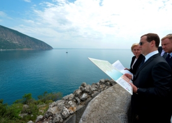 Премьер-министр РФ пожаловался на плохой сервис в Крыму