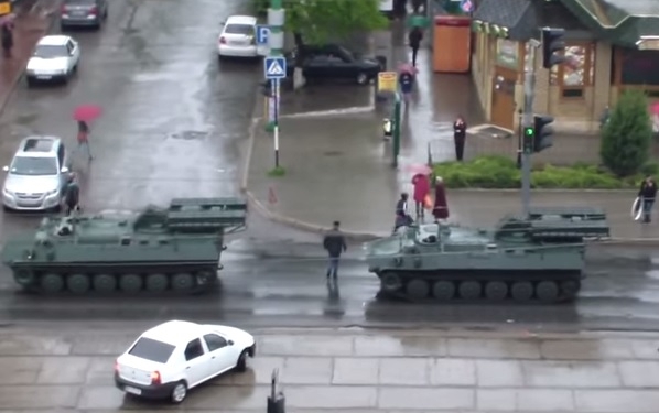 Миру-мир: Российская военная техника в Луганске