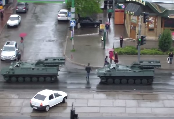 Миру-мир: Российская военная техника в Луганске 1