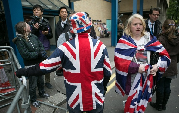 Принц Уильям и Кейт Миддлтон показали миру новорожденную принцессу