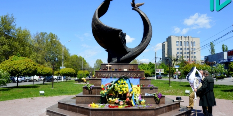 Примириться и простить: у памятника Небесной Сотне состоялся Молебен за мир в Украине