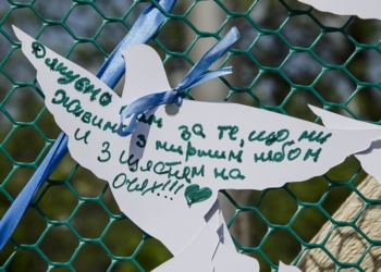 «Голубь Памяти и Мира»: около тысячи николаевцев внесли свою лепту в создание социального арт-объекта