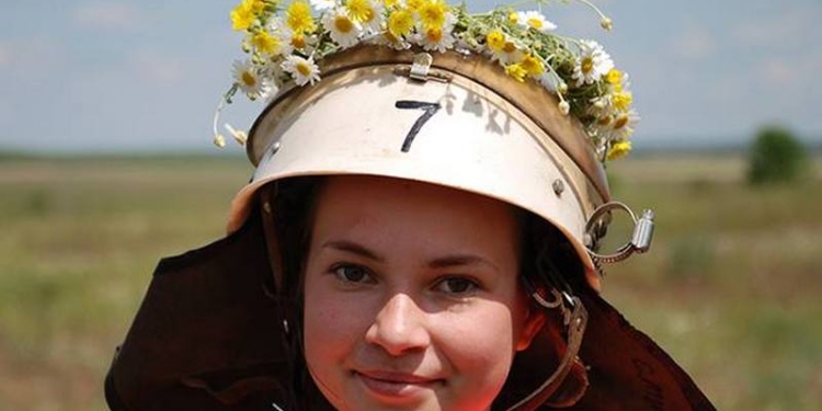 С брандспойтом и в касках даже девочки: в Николаевской области соревнуются юные спасатели