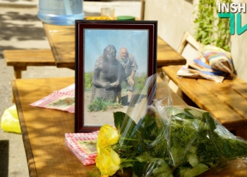 И красота, и дышится легко: в память о Михаиле Терновском николаевский дворик стал выставочным залом