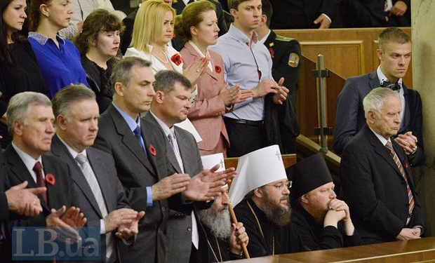 Представители УПЦ МП не встали при зачитывании имен бойцов АТО – героев Украины