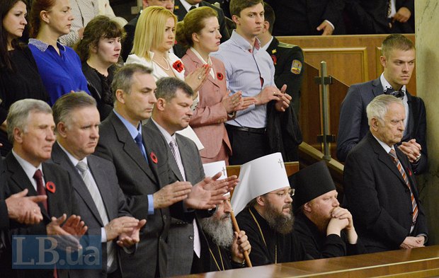Московский патриархат объясняет поведение своих иерархов в парламенте 1