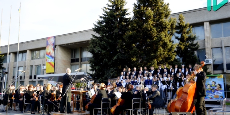 Такого Николаев еще не видел и не слышал: Вивальди, Рахманинов и Орф прекрасно звучат и на улице