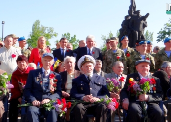 Поздравить ветеранов с Днем Победы вышли тысячи николаевцев
