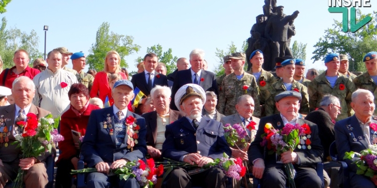 Поздравить ветеранов с Днем Победы вышли тысячи николаевцев
