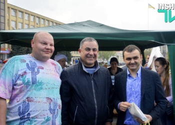 «Выйду на улицу, гляну на село»: Гранатуров с Мериковым прогулялись по «Брячине»