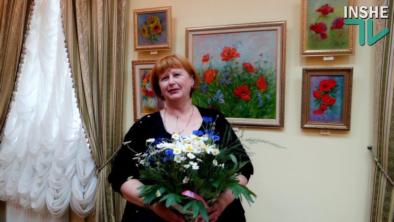Цветы ее души: в Николаеве художница отметила юбилей персональной выставкой 19
