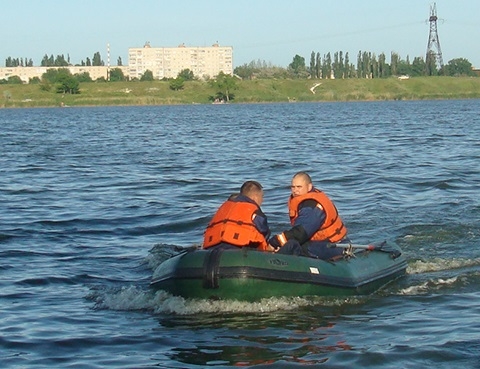 Сезон начался. В Николаеве спасатели вынули из Ингула утопающего