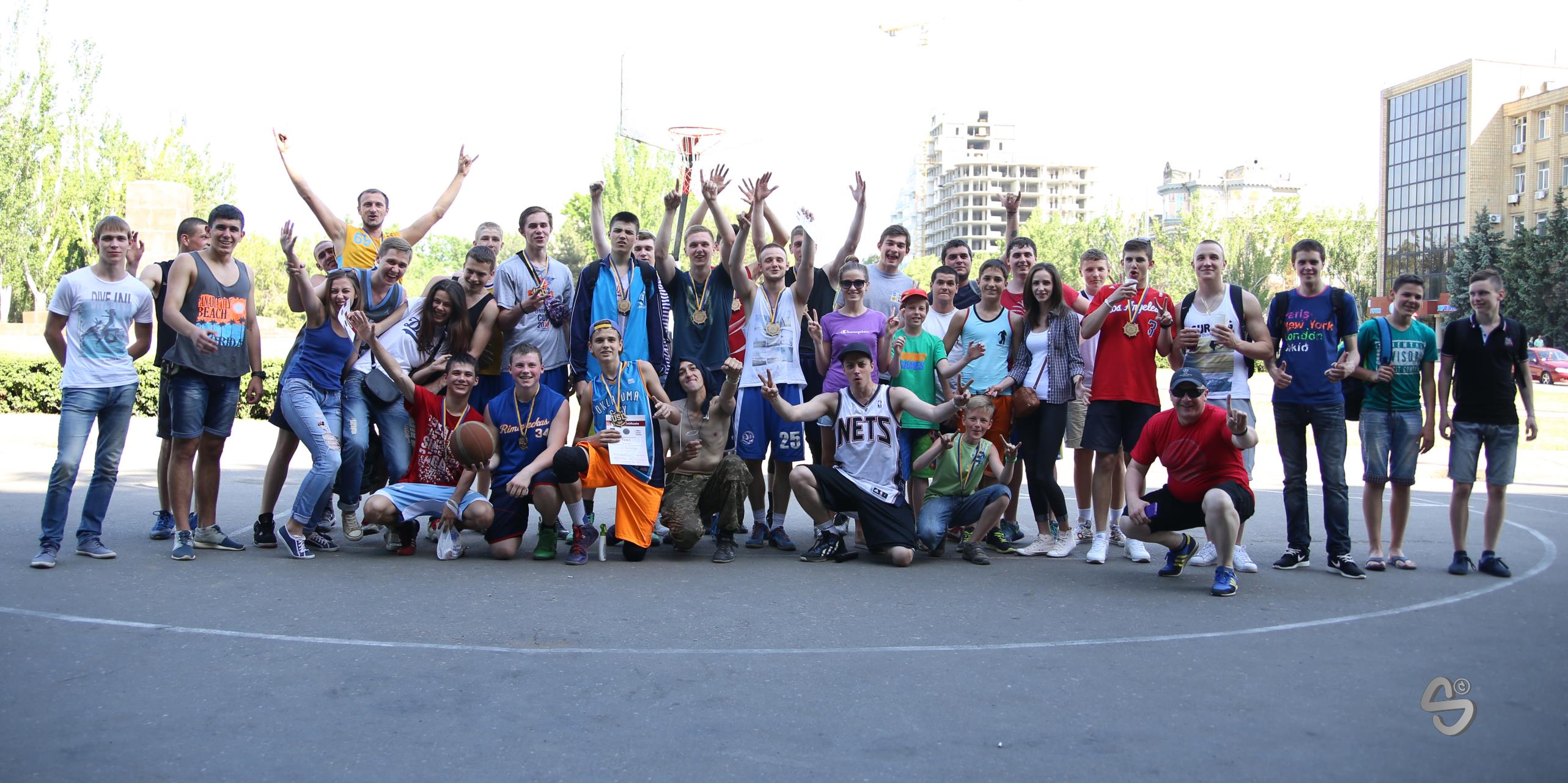 В Николаевском турнире по уличному баскетболу победила команда “Охота и рыбалка”