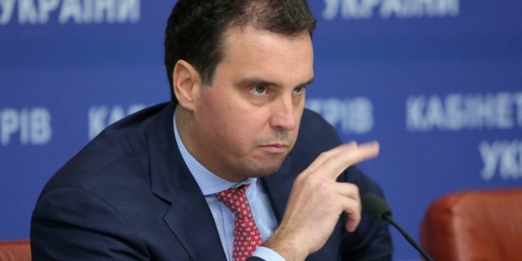 Абромавичус: Яценюк не знает, чем занимаются 90% работающих в Кабмине