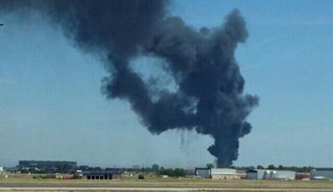 В Испании военный самолет упал на завод Кока-колы