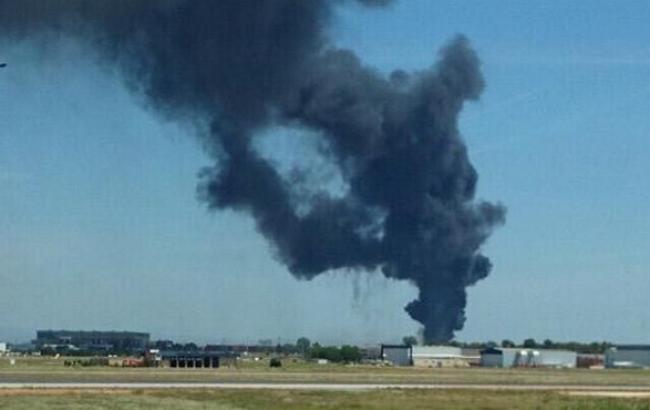 В Испании военный самолет упал на завод Кока-колы 1