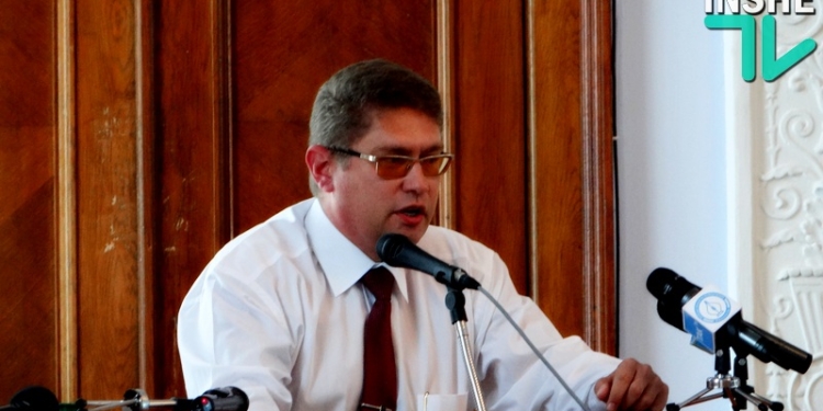 Воронов начинает, а Гранатуров выигрывает, потому что у него «в руках» – микрофон: ролевые игры на сессии