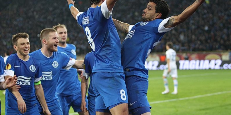 Днепропетровскому “Днепру” не удалось победить в Варшаве испанскую “Севилью”. Но игра была яркой