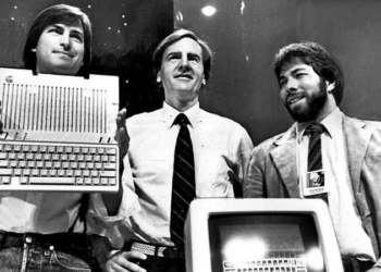 В США женщина выбросила на мусорник первый Apple Стива Джобса стоимостью 200 тыс. долларов