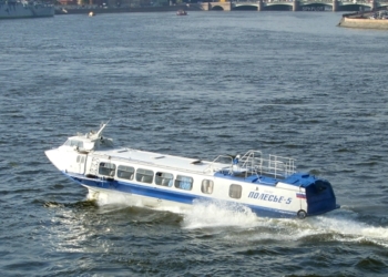 Совсем рядом. Впервые за 20 лет из Херсона отправился теплоход на подводных крыльях