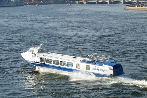 Совсем рядом. Впервые за 20 лет из Херсона отправился теплоход на подводных крыльях
