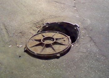 В Южноукраинске люки воровали братья 16-ти и 19-ти лет, а по электрокабелям лифтов «специализировались» граждане постарше