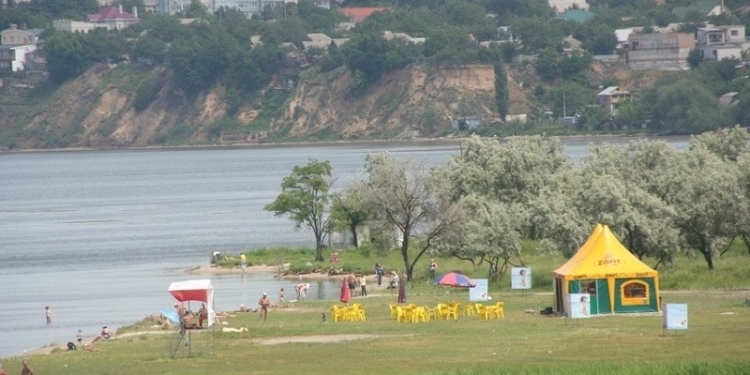 Юрий Гранатуров дал задание «вылизать пляж «Стрелка»