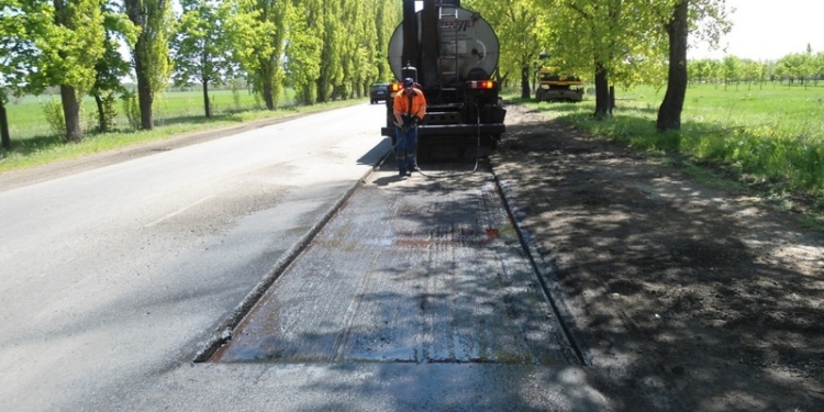 Николаевские дорожники устранили еще 7113 кв.м ям на автодорогах области