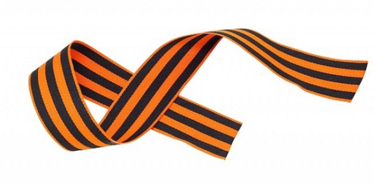 В ночь на 9 мая деревья в Матвеевке украсили символикой Советского Союза