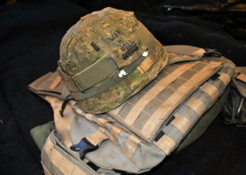 На рынках Николаева появилось армейское снаряжение, купленное волонтерами. Волонтеры обещают бить за воровство, скупку и продажу краденого