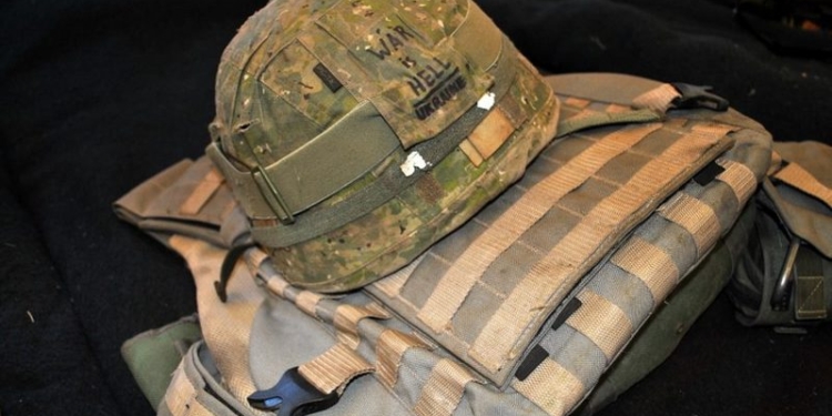 На рынках Николаева появилось армейское снаряжение, купленное волонтерами. Волонтеры обещают бить за воровство, скупку и продажу краденого