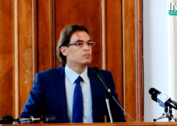 Воронов начинает, а Гранатуров выигрывает, потому что у него «в руках» – микрофон: ролевые игры на сессии