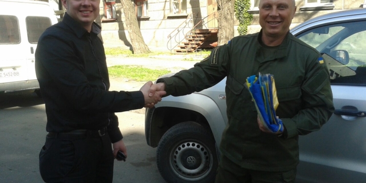 Николаевские свободовцы помогли Нацгвардии. Флагами