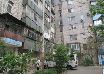 В Ленинском районе мужчина задушил свою жену во время ссоры и вынес тело в подъезд