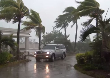 На Японию надвигается мощный тайфун