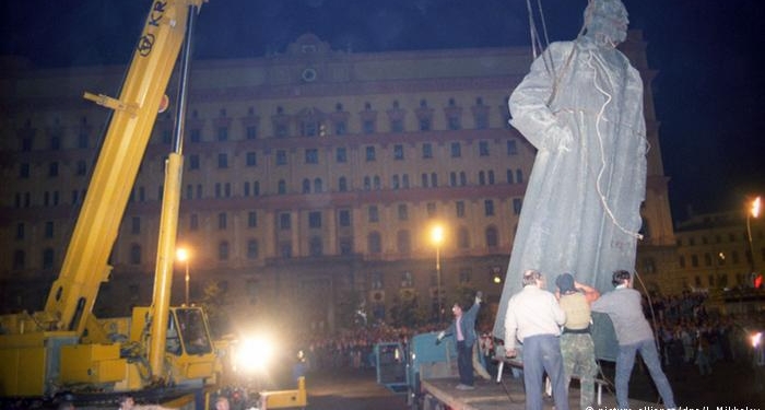 В Москве на Лубянке хотят восстановить “железного Феликса”