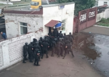 “Побужский ферроникелевый комбинат” призвал Порошенко противодействовать вооруженному захвату предприятия