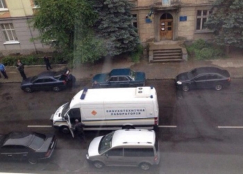 Во Львове возле райотдела милиции взорвался автомобиль