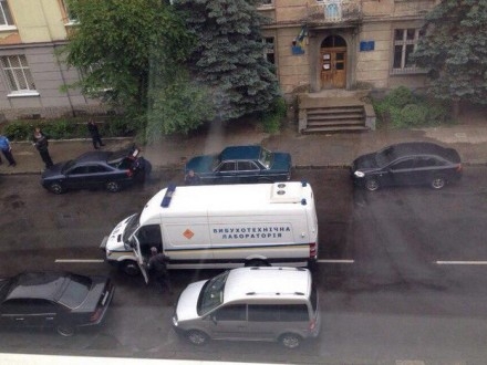 Во Львове возле райотдела милиции взорвался автомобиль