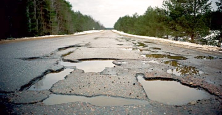 Мининфраструктуры: Украине нужен триллион гривен на ремонт дорог