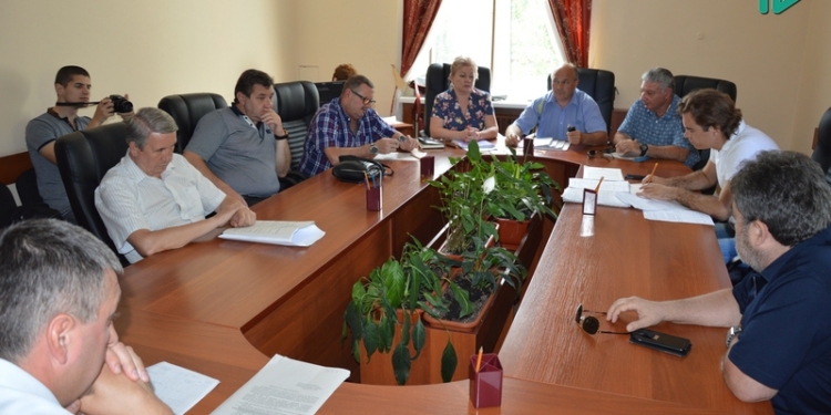 Инициативы Копейки по созданию «Гортеплокоммунэнерго» и грандиозной закупке тепловых счетчиков разбились о замов Гранатурова