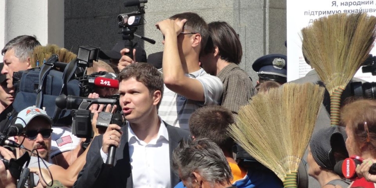 Народный депутат взял отпуск по уходу за новорожденным