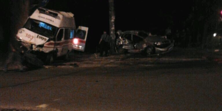 В Мариуполе пьяные бойцы «Азова» попали в ДТП со “скорой”