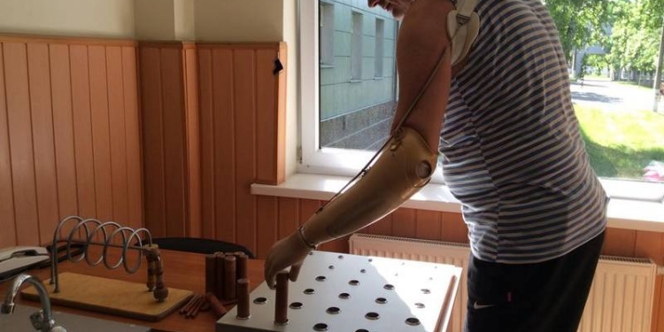 Медленно, но верно – к цели: николаевский «киборг» Александр Терещенко проходит реабилитацию