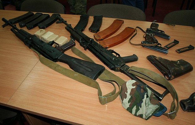 СБУ в Харькове задержала троих диверсантов с огромным арсеналом оружия 7