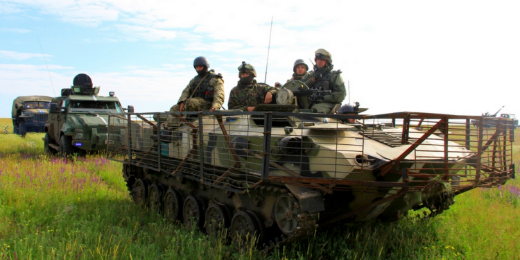 Под Николаевом продолжаются масштабные учения десантников в обстановке, максимально приближенной к боевой